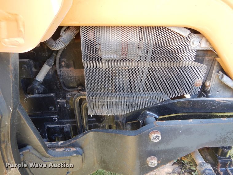 image for item HV9230 2004 Challenger MT465B  MFWD tractor