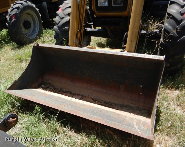 image for item HV9230 2004 Challenger MT465B  MFWD tractor