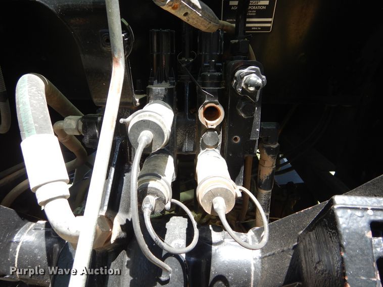 image for item HV9230 2004 Challenger MT465B  MFWD tractor