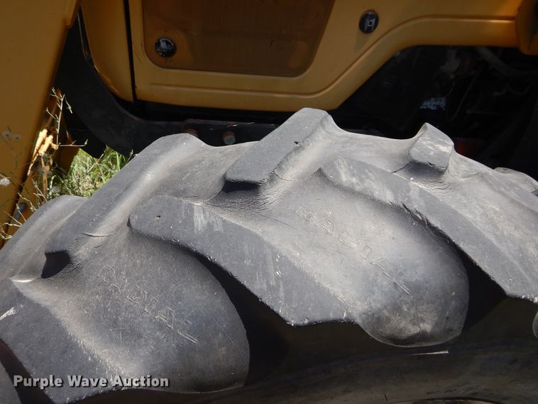 image for item HV9230 2004 Challenger MT465B  MFWD tractor