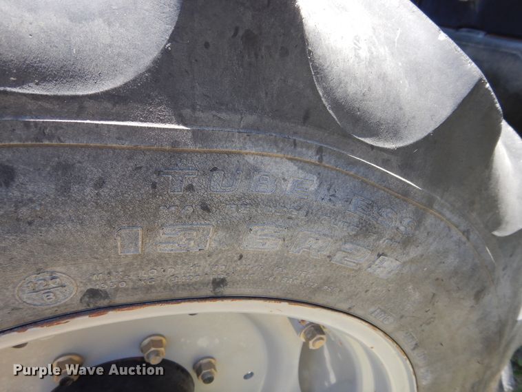 image for item HV9230 2004 Challenger MT465B  MFWD tractor