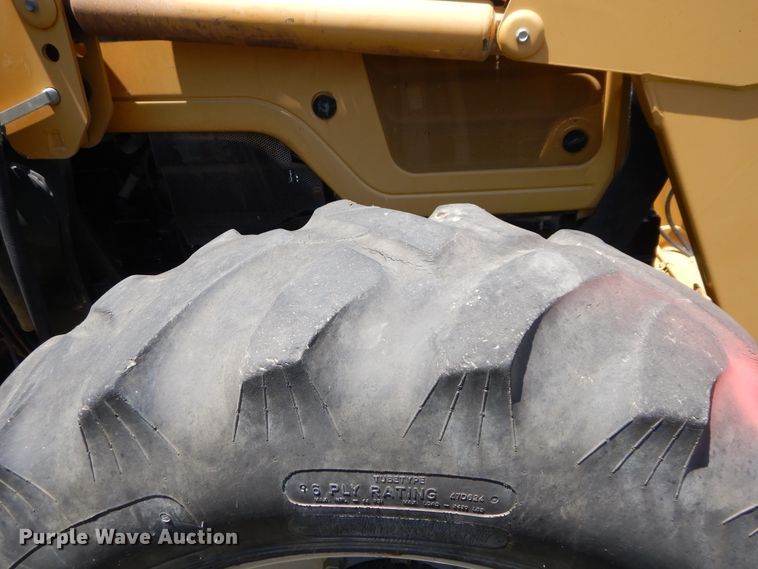 image for item HV9230 2004 Challenger MT465B  MFWD tractor