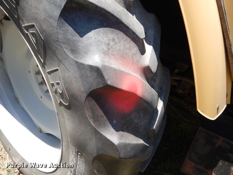 image for item HV9230 2004 Challenger MT465B  MFWD tractor