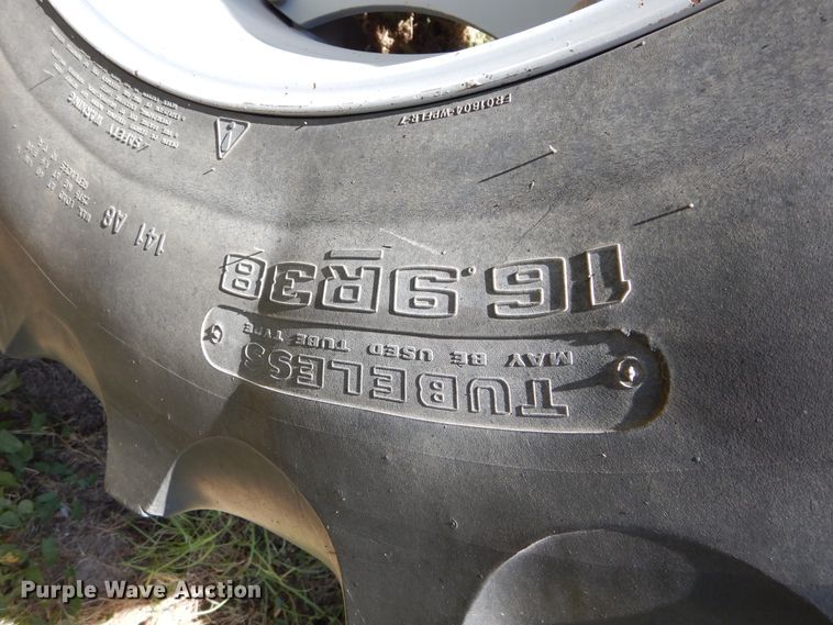 image for item HV9230 2004 Challenger MT465B  MFWD tractor