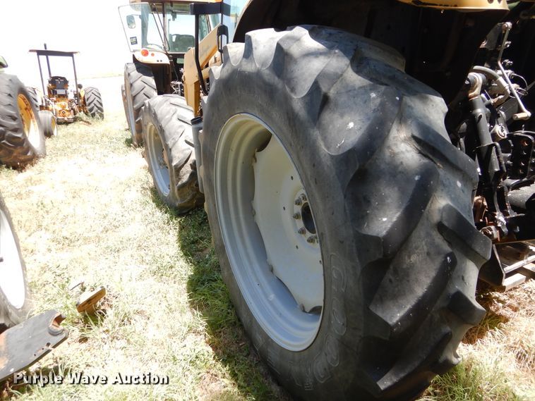 image for item HV9230 2004 Challenger MT465B  MFWD tractor