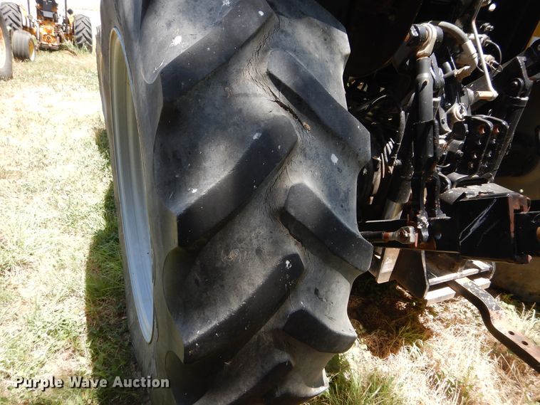 image for item HV9230 2004 Challenger MT465B  MFWD tractor