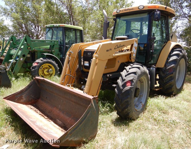 image for item HV9232 2004 Challenger MT465B  MFWD tractor