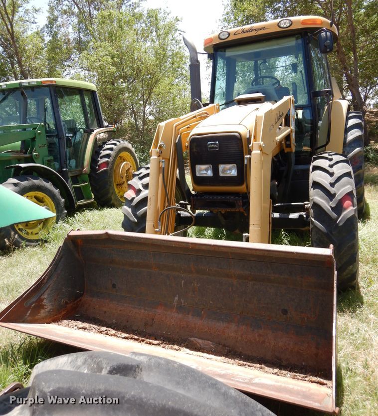 image for item HV9232 2004 Challenger MT465B  MFWD tractor