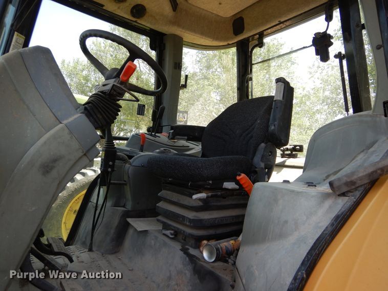 image for item HV9232 2004 Challenger MT465B  MFWD tractor