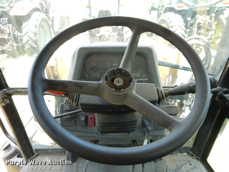 image for item HV9232 2004 Challenger MT465B  MFWD tractor