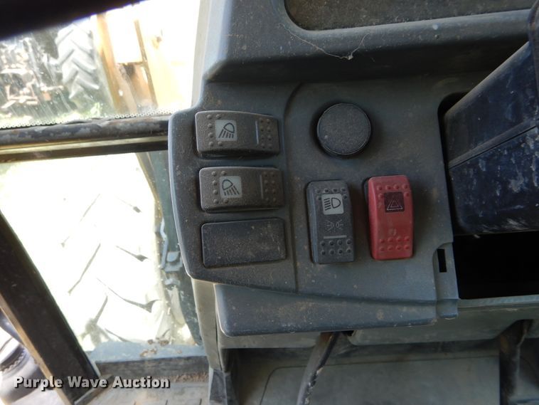 image for item HV9232 2004 Challenger MT465B  MFWD tractor