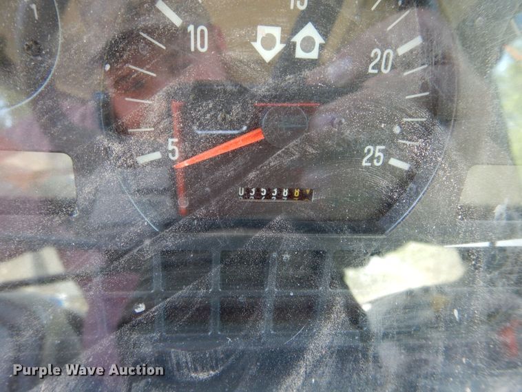 image for item HV9232 2004 Challenger MT465B  MFWD tractor