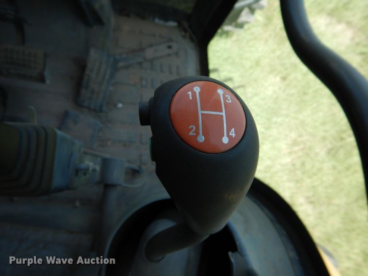 image for item HV9232 2004 Challenger MT465B  MFWD tractor