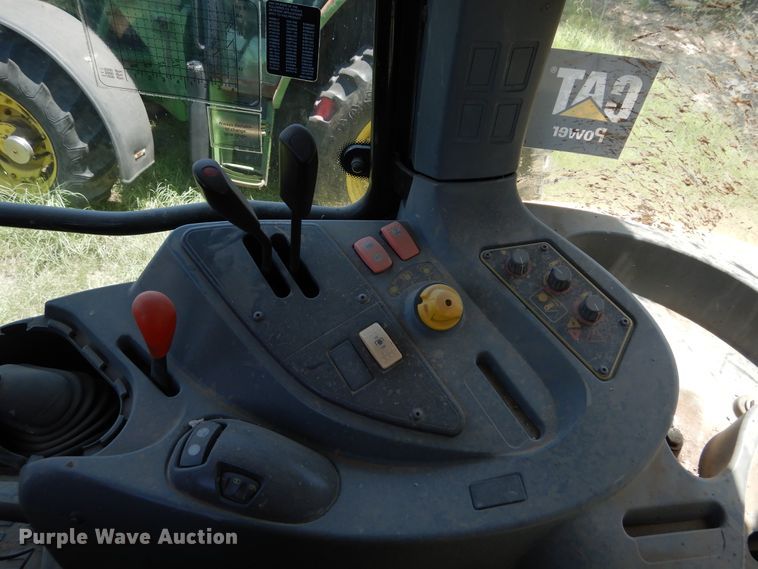 image for item HV9232 2004 Challenger MT465B  MFWD tractor