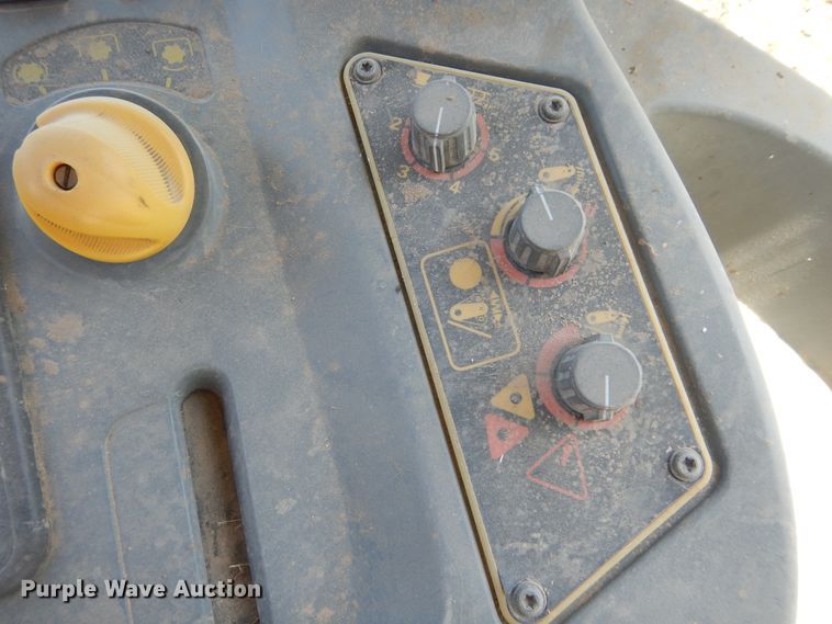 image for item HV9232 2004 Challenger MT465B  MFWD tractor