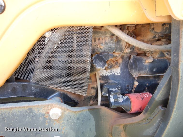 image for item HV9232 2004 Challenger MT465B  MFWD tractor