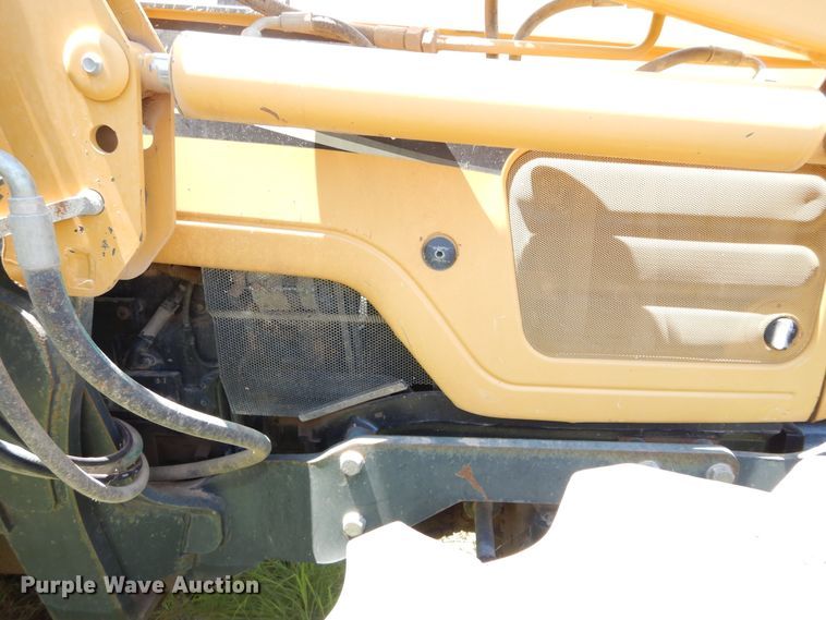 image for item HV9232 2004 Challenger MT465B  MFWD tractor