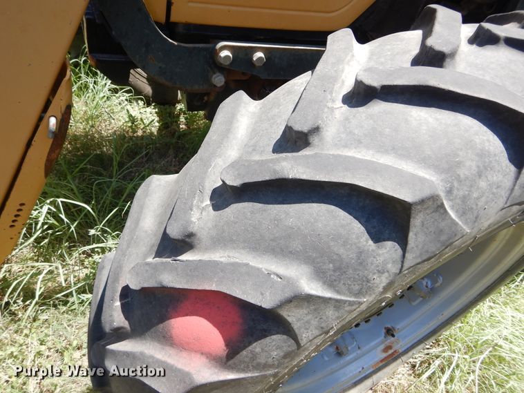 image for item HV9232 2004 Challenger MT465B  MFWD tractor