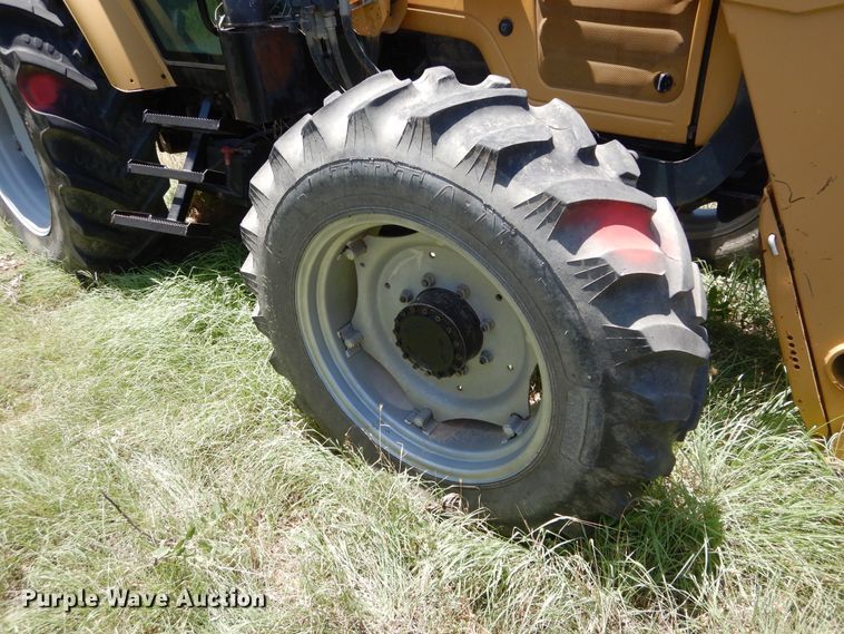 image for item HV9232 2004 Challenger MT465B  MFWD tractor