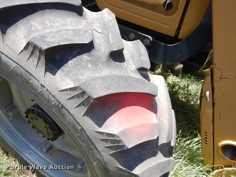 image for item HV9232 2004 Challenger MT465B  MFWD tractor