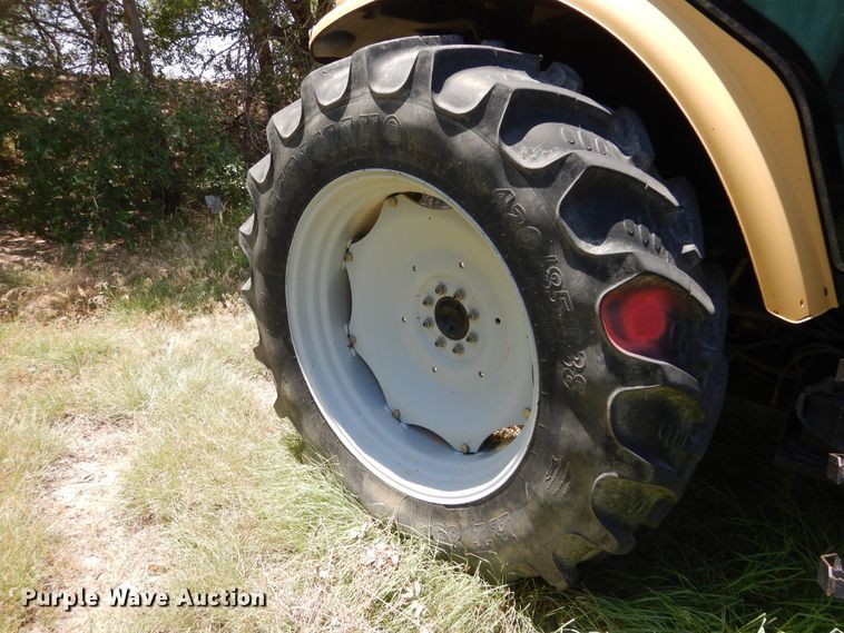 image for item HV9232 2004 Challenger MT465B  MFWD tractor