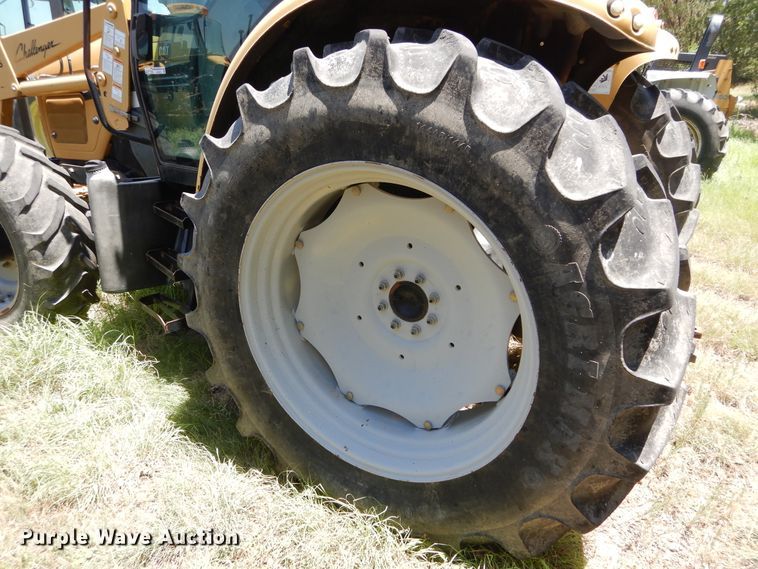 image for item HV9232 2004 Challenger MT465B  MFWD tractor