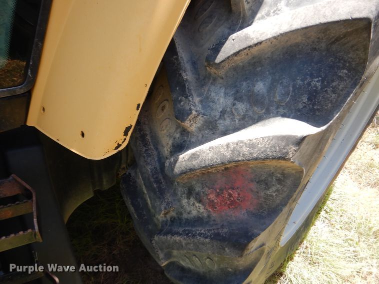 image for item HV9232 2004 Challenger MT465B  MFWD tractor