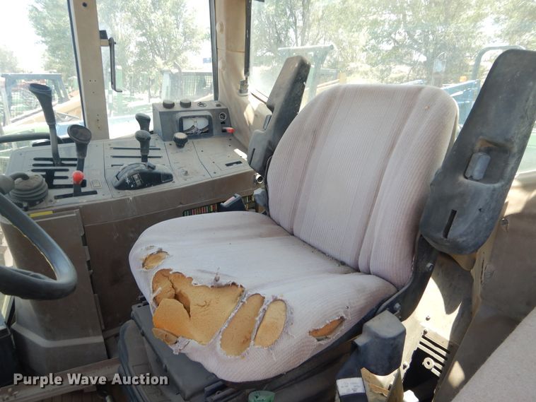 image for item HV9233 1996 John Deere 6400  tractor