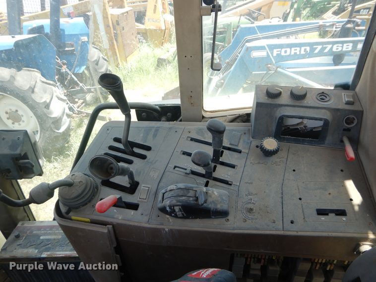 image for item HV9233 1996 John Deere 6400  tractor