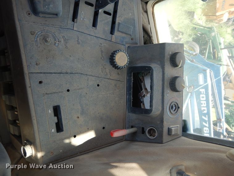 image for item HV9233 1996 John Deere 6400  tractor