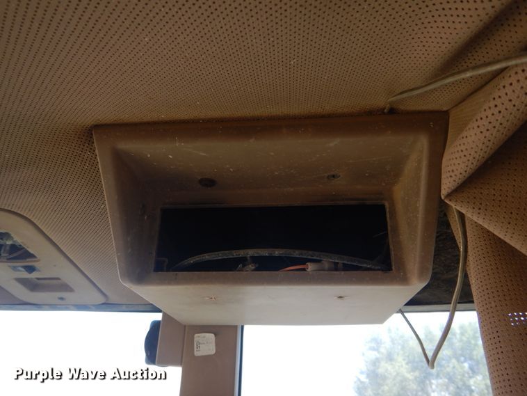 image for item HV9233 1996 John Deere 6400  tractor