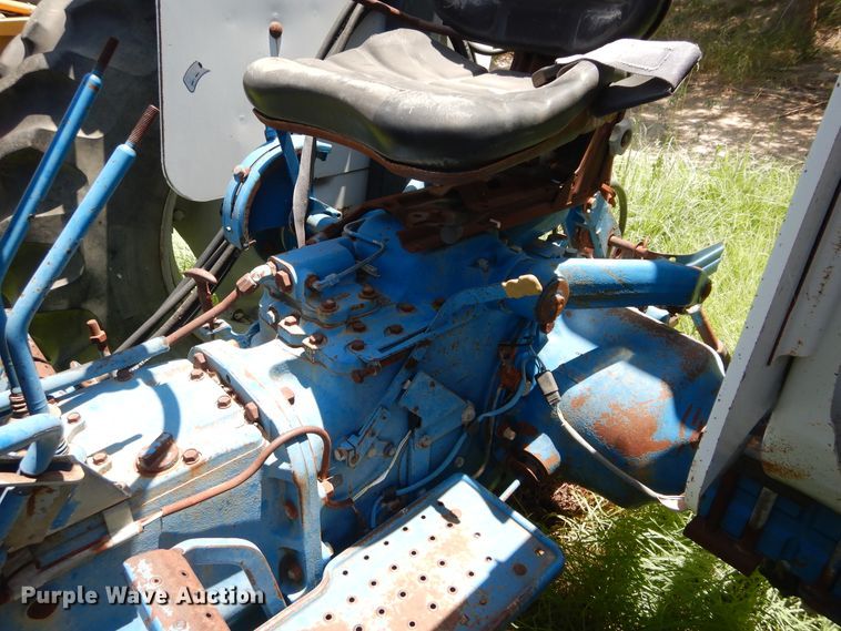 image for item HV9236 Ford  tractor
