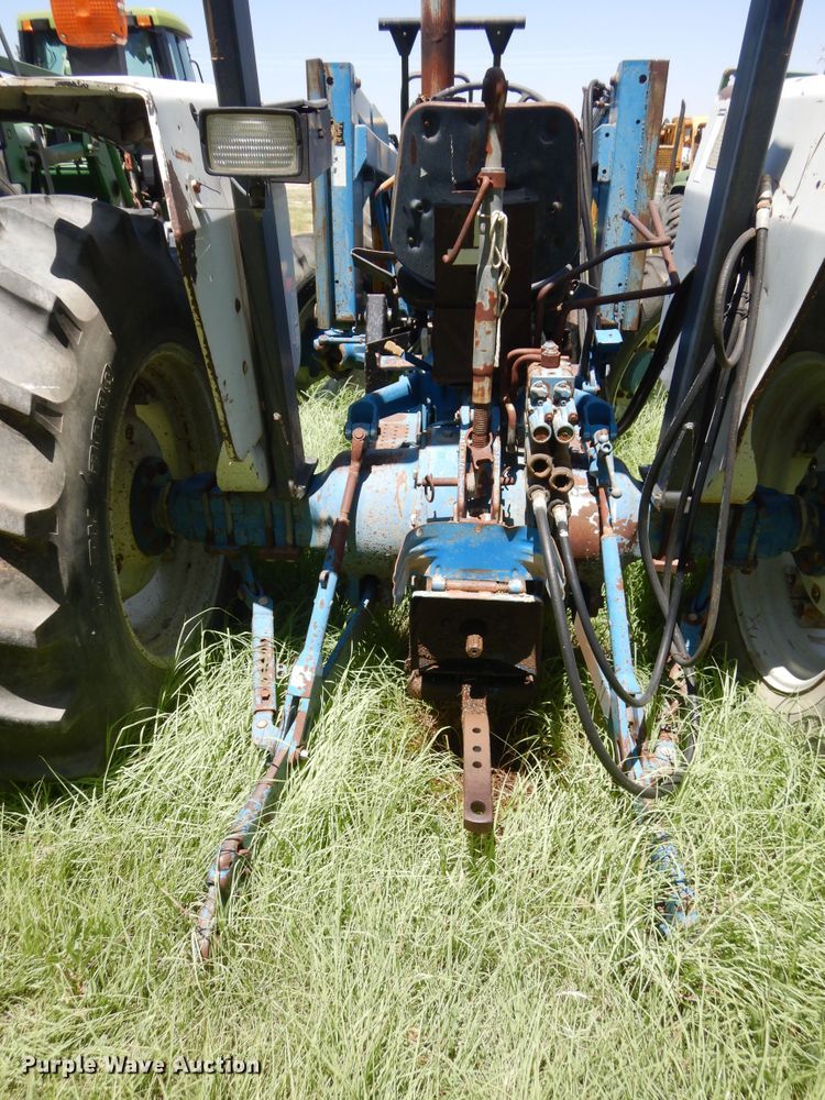 image for item HV9236 Ford  tractor