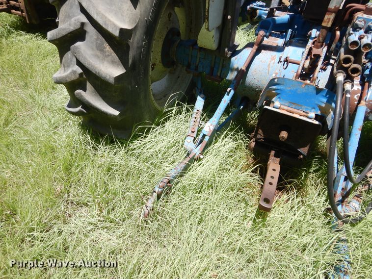 image for item HV9236 Ford  tractor