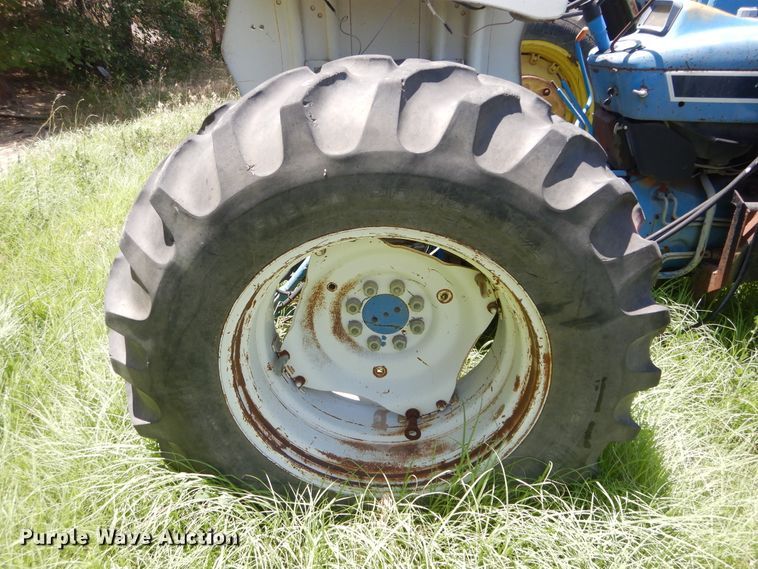image for item HV9236 Ford  tractor