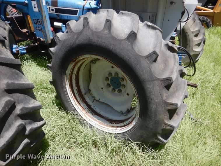 image for item HV9236 Ford  tractor