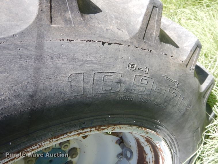 image for item HV9236 Ford  tractor