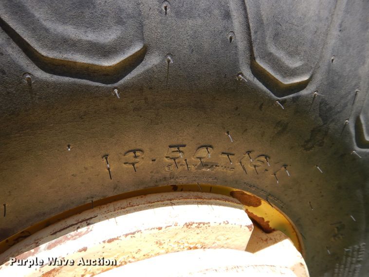 image for item HV9237 John Deere 770  tractor