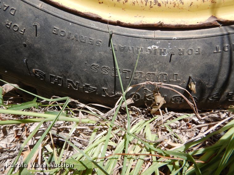 image for item HV9237 John Deere 770  tractor