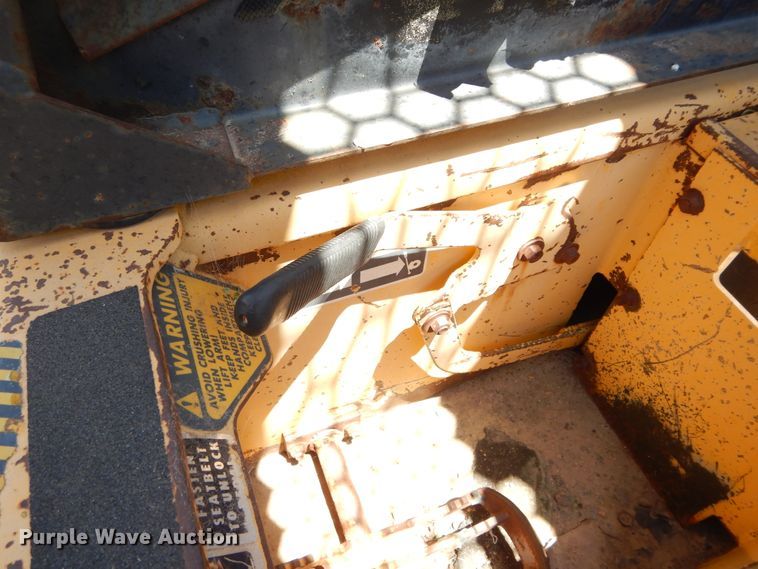 image for item HV9242 Mustang 552  skid steer loader