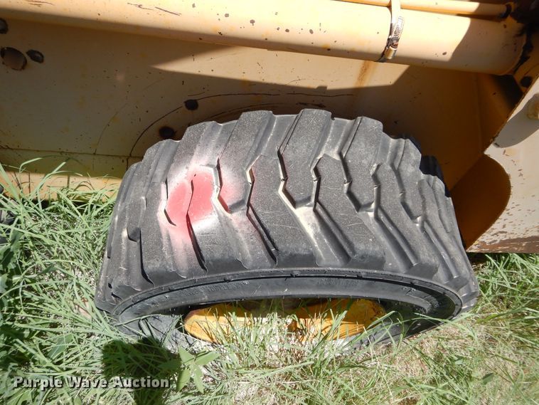 image for item HV9242 Mustang 552  skid steer loader