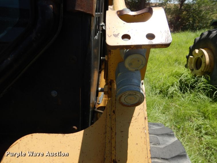 image for item HV9243 2005 Caterpillar 216B  skid steer loader