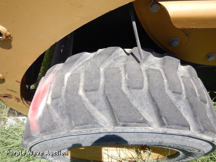 image for item HV9243 2005 Caterpillar 216B  skid steer loader