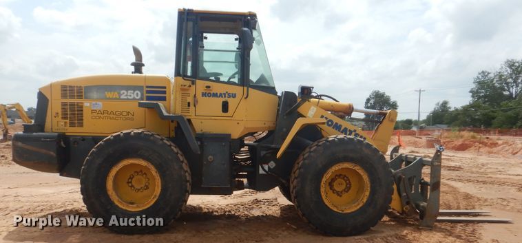 image for item DG8682 2004 Komatsu WA250-5  wheel loader