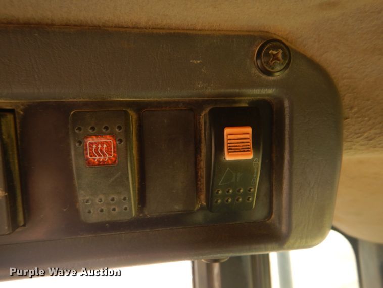 image for item DG8682 2004 Komatsu WA250-5  wheel loader