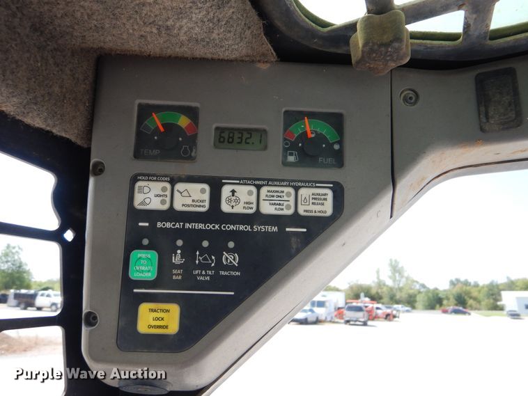 image for item DG8726 Bobcat S250  skid steer loader