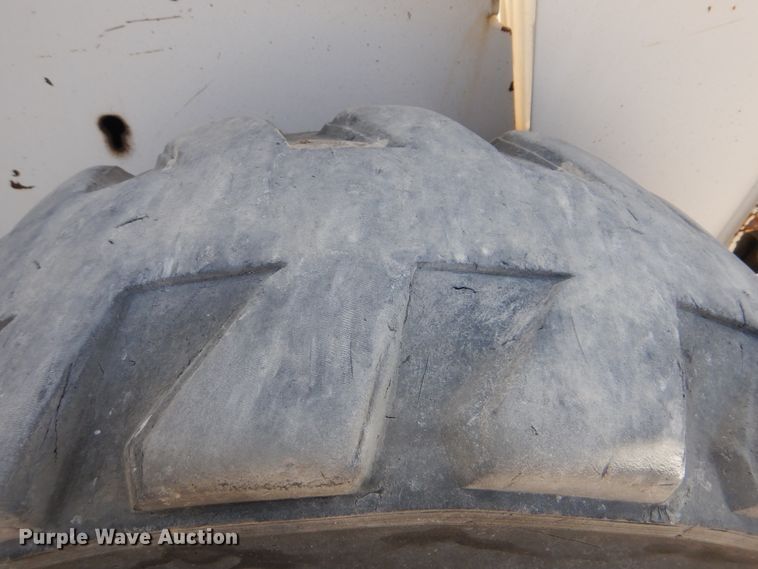 image for item DG8726 Bobcat S250  skid steer loader