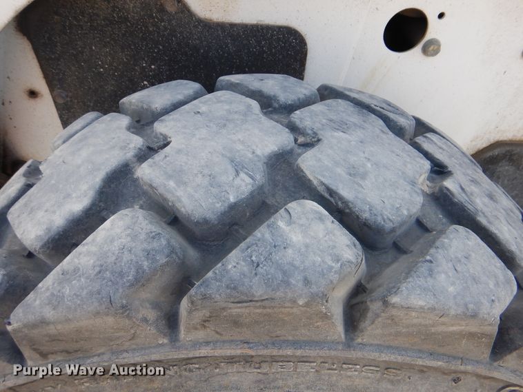 image for item DG8726 Bobcat S250  skid steer loader