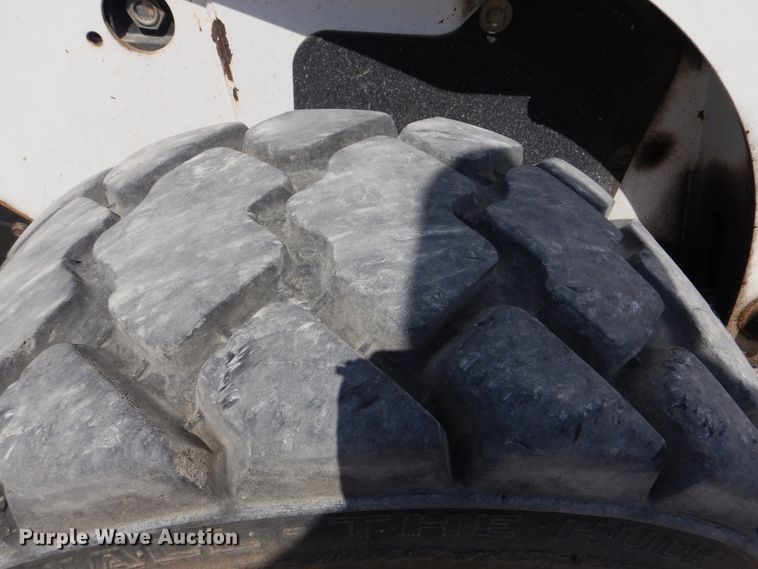 image for item DG8726 Bobcat S250  skid steer loader