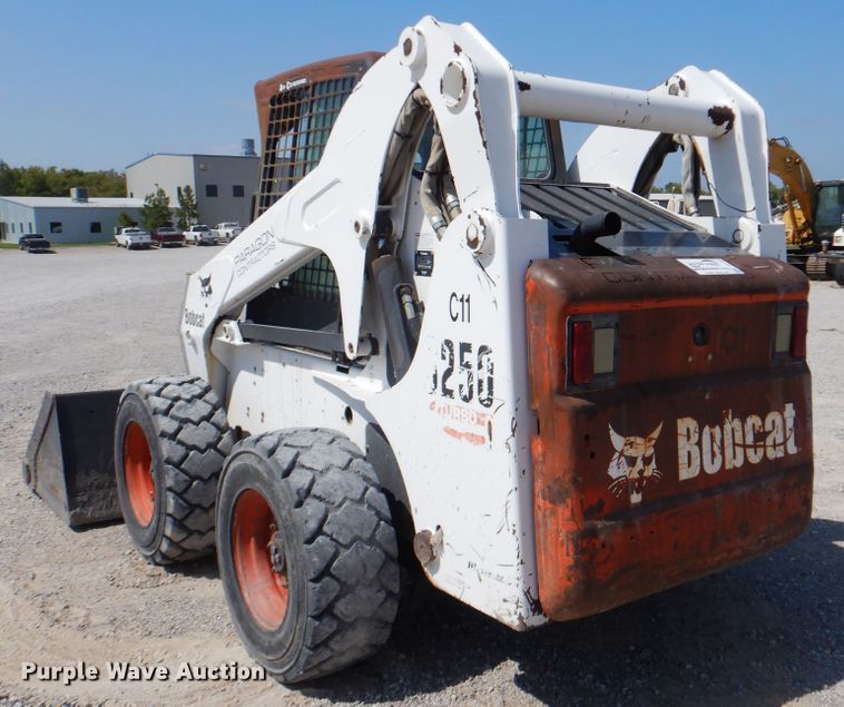 image for item DG8727 2005 Bobcat S250  skid steer loader